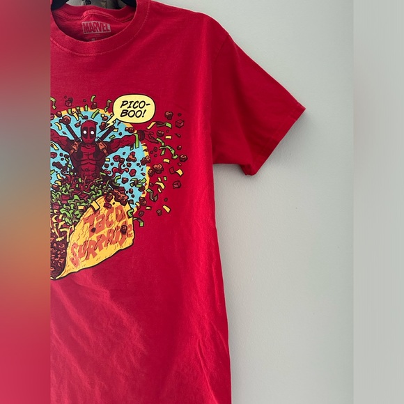Marvel Deadpool T Shirt Mens Size M Red Taco Logo Crew Neck Loot Exclusive - Picture 3 of 8